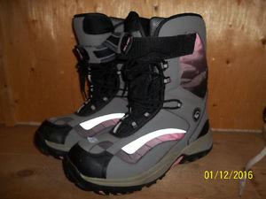 Snowboard Women's Boots Size 10 (SUGI)