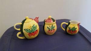 Tea pot/cup with creamer and sugar bowl