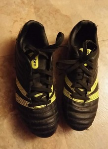 Umbro Cleats - Youth Size 3
