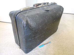 Vintage Retro Antic Valise / Baggage circa 