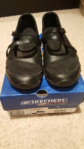 Woman's Skechers - Size 7 US