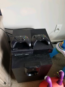 Xbox one 500 gb two controllers