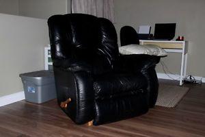 ALL LEATHER LAZYBOY RECLINER