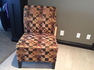 Chair with 2 matching cushions