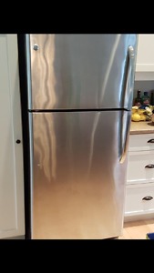 GE stainless fridge