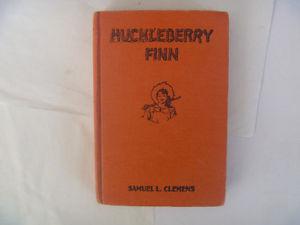 HUCKLEBERRY FINN by Samuel L Clemens