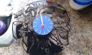 Harley Quinn and Joker record clock