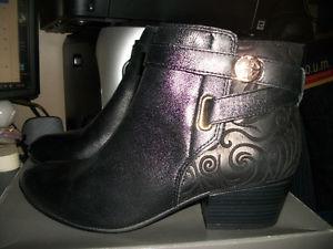 Ladie's spring boots I LOVE COMFORT size 10 (new in box)