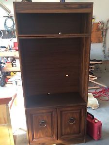 Oak cabinet / bookshelf