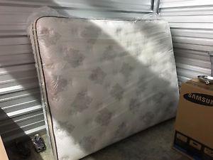 SIMMONS Beautyrest Queen Mattress Set - only used 2 years!!