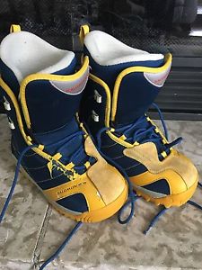 Salomon snowboard boots - youth/junior size 5.5
