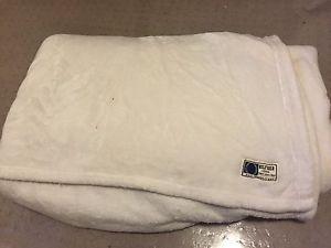 Selling Queen Cream Tommy Hilfiger Blanket