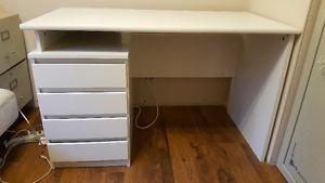 White desk with drawers