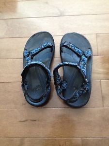 Youth Teva Sandals Size 4