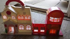 2 Dollhouses