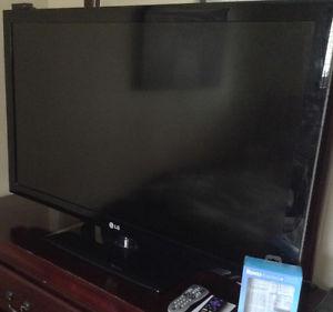 47 inch tv with brand new ROKU