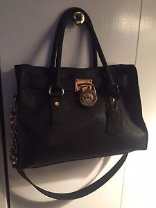 Authentic Micheal Kors Purse, Wallet & Crossbody