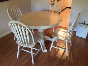 Bleached (pearl) oak dining room table with insert and 6
