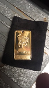 Gold pendent sell 24 grams weight