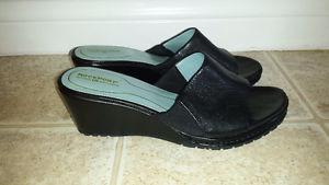 Ladies Size 8.5 Rockport Wedge Leather Sandals