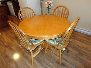 *****SOLID PINE (?) DINING SET