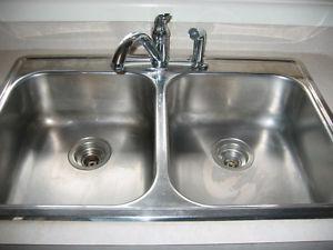 ** STAINLESS STEEL KITCHEN SINK & MOEN TAPS ** TWO YEARS OLD