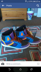 Selling a pair of DC high tops