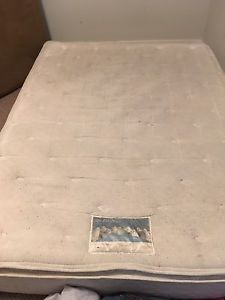 Serta perfect sleeper with pillow top. Queen