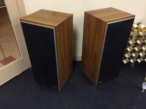 Set of Stereo Speakers