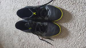 Soccer indoor shoes