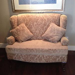 Stunning Queen Anne Style Settee