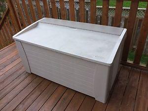 Suncast deck storage box with storage