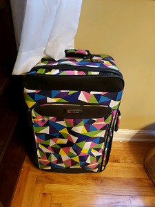 Tracker luggage bag