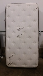 Twin bed organic mattress and box springs
