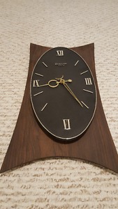Vintage Bulova Hanging Wall Clock - Works Perfectly