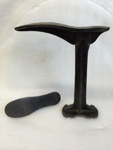 Vintage cast iron shoemaker piece
