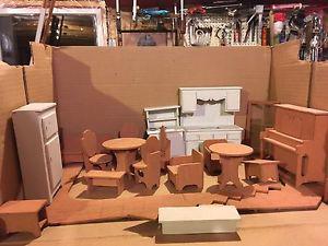Wanted: Child's table top doll house