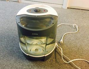 Warm mist humidifier