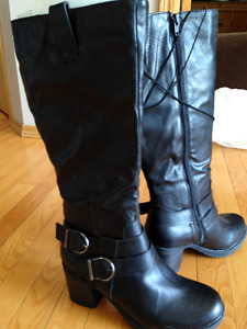 Women's Boots (New Size 9)