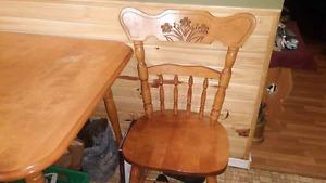 Wood Table/ with leaf & 4 chairs