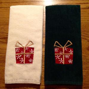 2 CHRISTMAS GUEST TOWELS