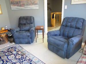 2 Electric Recliner Chairs