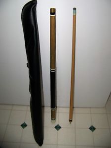 2 PIECE POOL CUE WITH ZIPPERED CASE