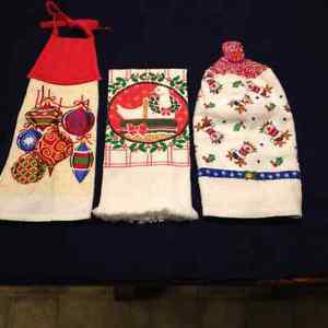 3 CHRISTMAS KITCHEN TOWELS