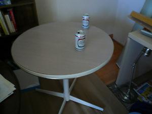 30 inch wide Patio Table ()