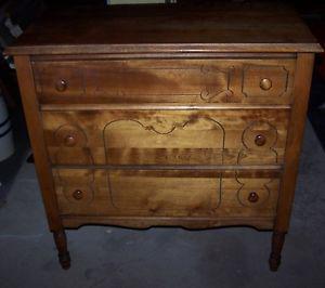 ANTIQUE & COMPACT THREE DRAWERS DRESSER,GORGEOUS WOOD.