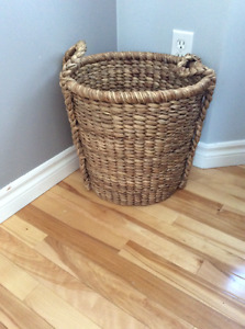 Accent pieces bowls, baskets, jazz trio men, pillows