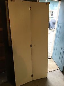 Bi fold closet door