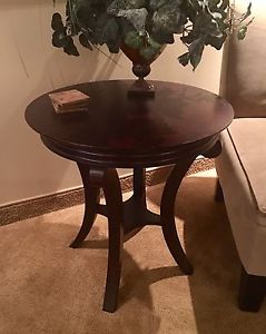 Bombay Company Accent Side/End Table
