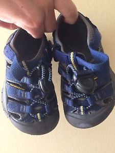 Brand new Keens size 8 (toddler)
